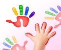 Бесплатное векторное изображение Детская рука с красочными отпечатками рук